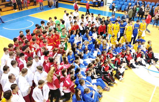 Baschet U16: Debut cu stângul pentru reprezentativele României la Olympic Hopes Tournament - baschetu16sursafrbaschetro-1419765764.jpg