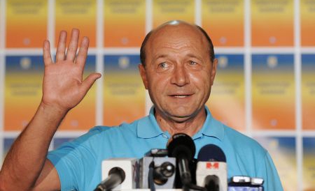 Băsescu: Mă înduioșează ministrul Rus care la presiunea declarațiilor mele de aici a demisionat - basescu-1344273904.jpg