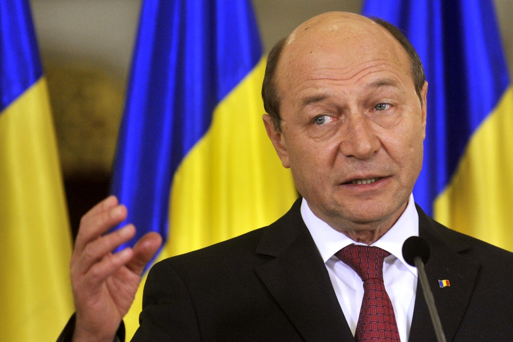 Ce masaj a transmis președintele Traian Băsescu în prima zi de școală - basescu-1347881675.jpg