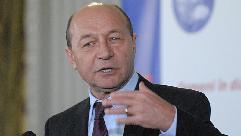Președintele Băsescu transmite condoleanțe familiilor celor doi militari care au murit în Afganistan - basescu-1379931282.jpg