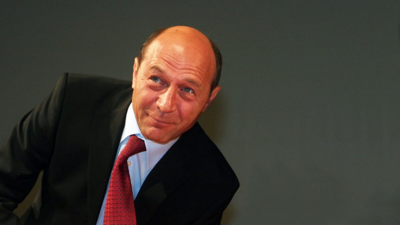 Traian Băsescu internat de urgență într-un spital din Paris - basescu-1648217800.jpg