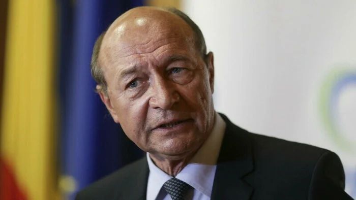 Traian Băsescu rămâne internat la Spitalul Militar din București. Medicii l-au diagnosticat cu o formă gravă de gripă - basescu-1706715813.jpg