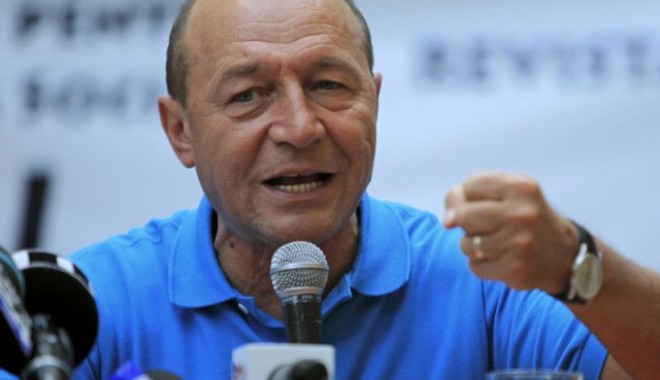 Traian Băsescu a promulgat Legea restituirii taxei auto - basescu1342820952-1351065747.jpg