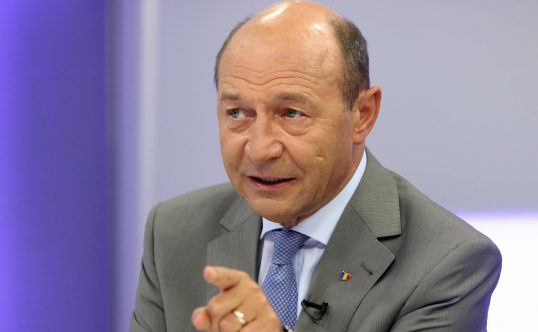 Băsescu: Eu aș accepta vreo 10 dezbateri cu Dăncilă, câte una pe zi, cu toate televiziunile de față - basescu1538x332-1573480318.jpg