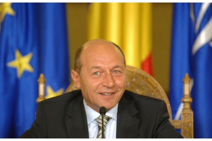 Traian Băsescu va susține o declarație de presă la 12.30! - basescuacuzatpetwittercaalimente-1353407618.jpg