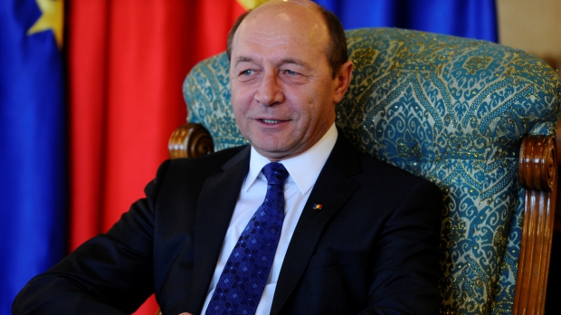 Băsescu: Sunt dispus la ajustarea mandatului prin voință proprie pentru modificarea Constituției - basescucotroceni56606300-1332226377.jpg