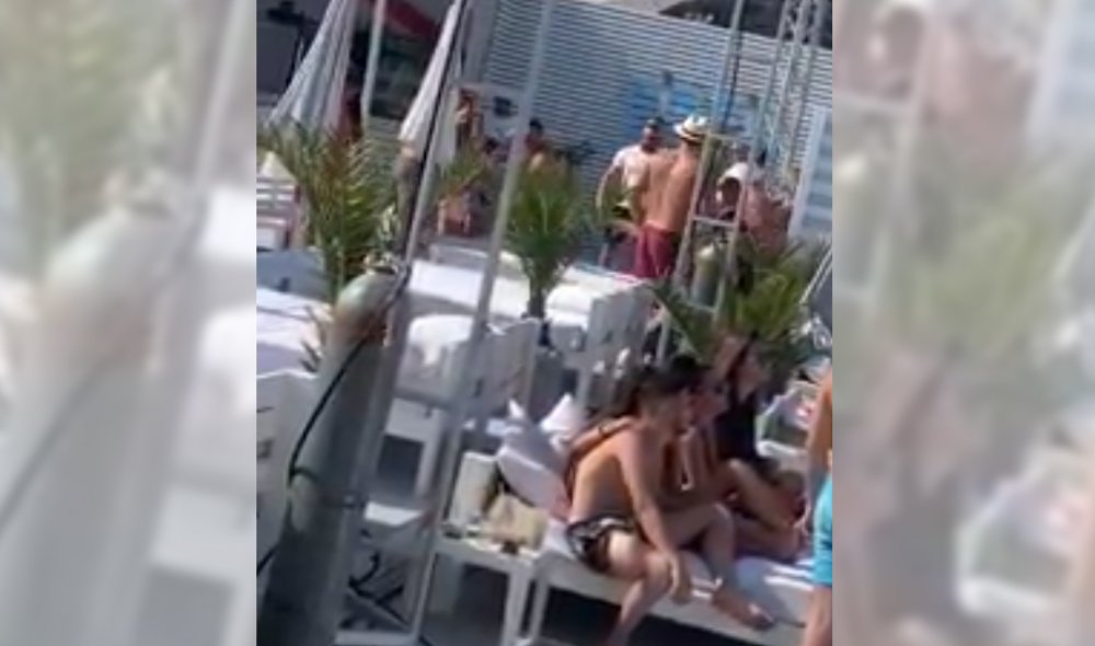 VIDEO / Bătaie, la o terasă din Mamaia. Trei persoane, transportate la spital - bataie-1595261824.jpg