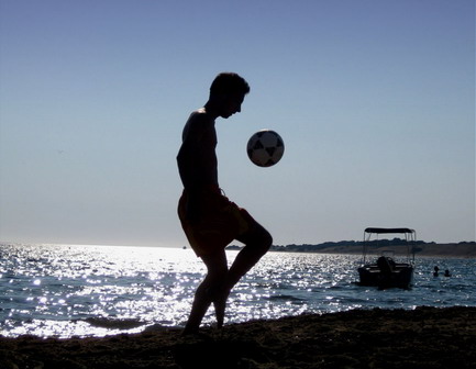 Înscrieri pentru Campionatul Național de fotbal pe plajă - beachfootball2-1310159731.jpg