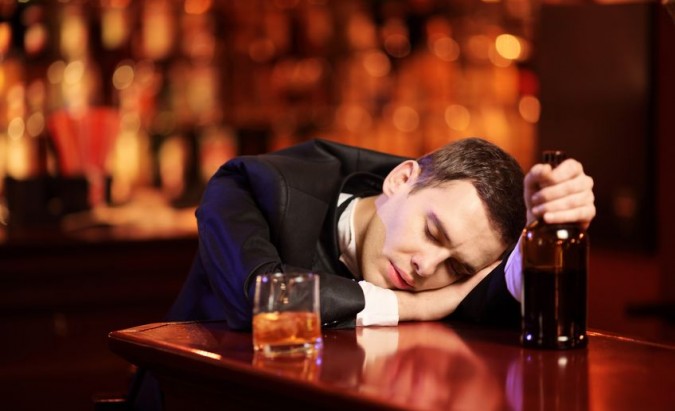 Studiu: Bărbații din România, cei mai mari consumatori de alcool din lume - beat-1535115748.jpg