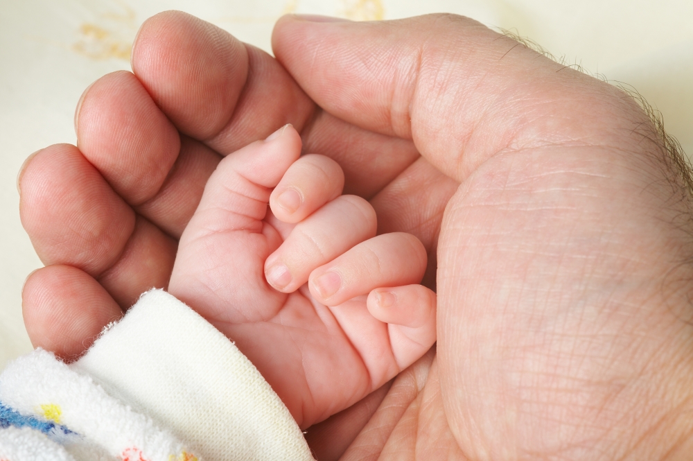 Bebeluș cu mâna ruptă, după naștere - bebelus-1359452829.jpg