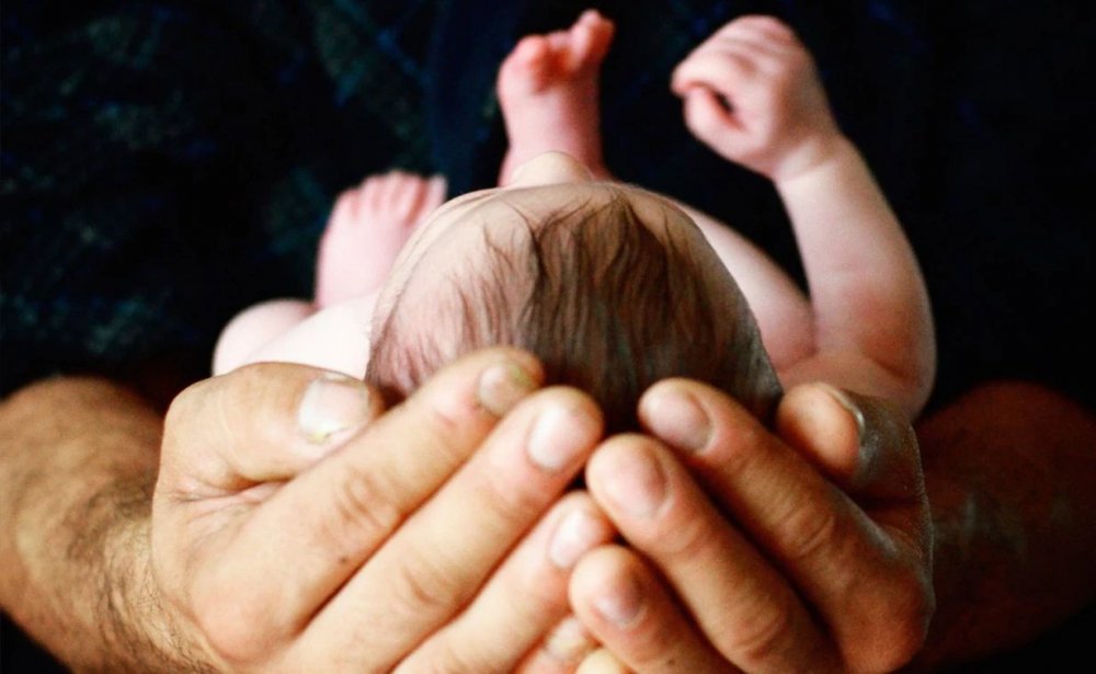Primul bebeluş cu ADN de la trei persoane s-a născut în Marea Britanie - bebelus-1683722379.jpg
