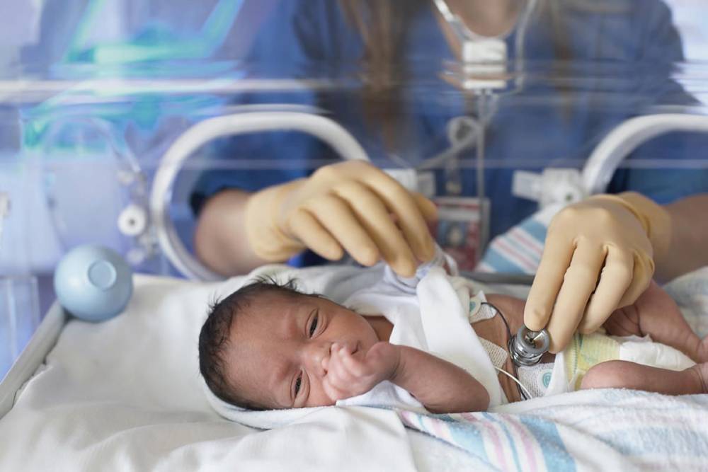 Mângâieri calde pentru bebelușii născuți prematur - bebelusinascutiprematur-1495721938.jpg