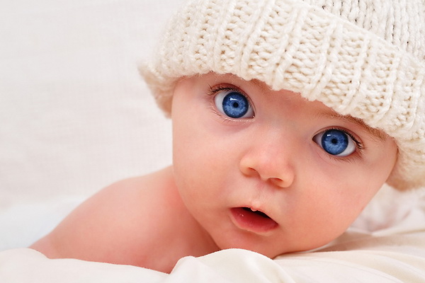 Pachet-trousou pentru fiecare copil nou-născut - bebelusochialbastri-1544348199.jpg