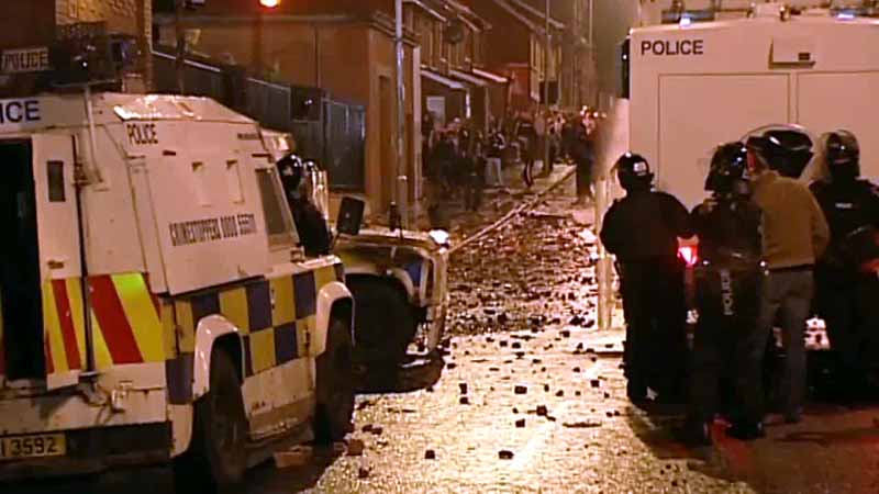 Noi incidente la Belfast, pentru a patra noapte consecutiv - belfast-1357569014.jpg