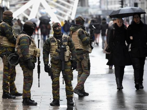 Belgia suplimentează efectivele armatei care patrulează pe străzile din Bruxelles - belgia-1460388922.jpg