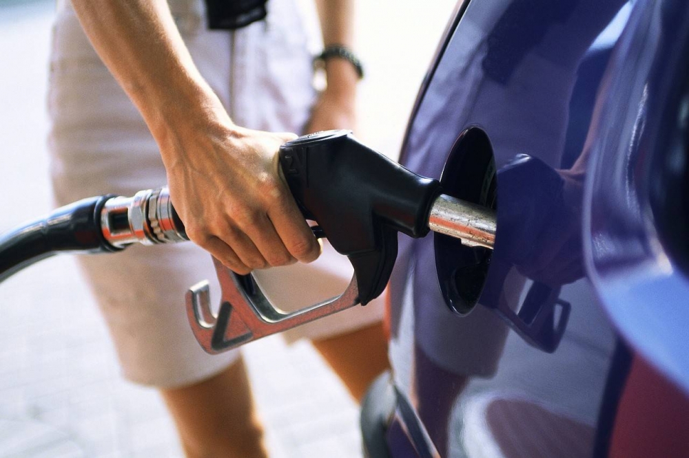 Benzina și motorina se scumpesc masiv - benzina-1330000019.jpg