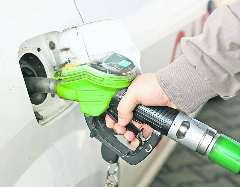 Carburanții, mai scumpi în România decât în Austria, Germania sau Franța - benzina-1440689392.jpg