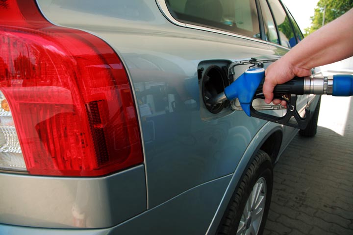 Ce fel de mașini preferă românii, diesel sau  pe benzină? - benzinarie-1371381115.jpg