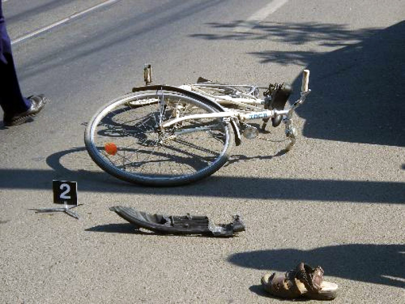 Biciclist lovit de mașină - biciclistlovitdemasina-1400258778.jpg