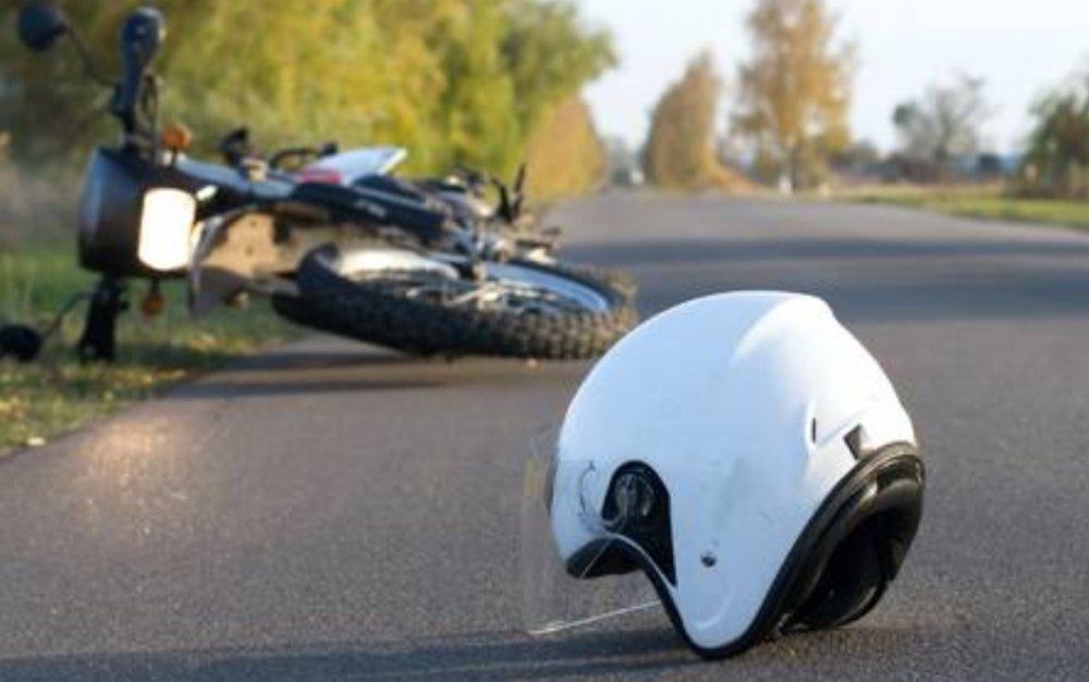 Motociclist rănit, după ce a fost lovit de o mașină de poliție - biciclistmasinapolicesursaeuropa-1595441517.jpg