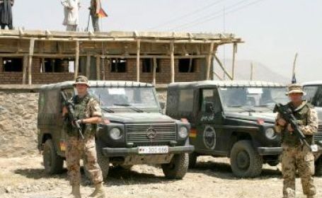 Atentat sinucigaș într-o bază NATO din Afganistan: cel puțin 12 morți - bigatentatsinucigasintrobazanato-1346490354.jpg