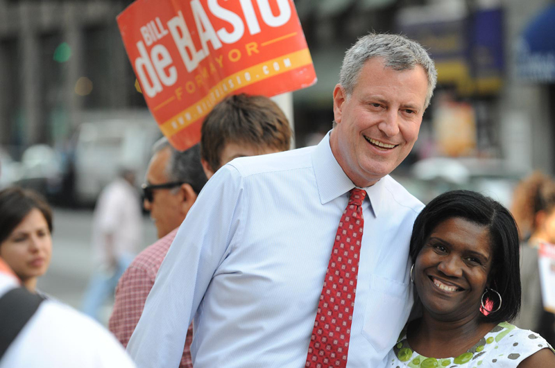 Primarul democrat al New York-ului  a fost reales pentru un nou mandat - billdeblasioprimarnewyork-1510147671.jpg