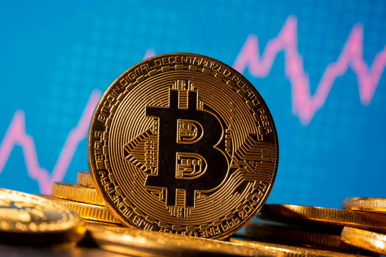 Bitcoin a depășit pentru prima dată valoarea de 30.000 de dolari - bit-1609604931.jpg