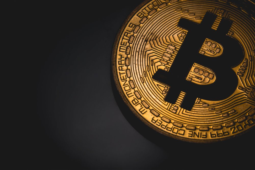 Un bitcoin a depășit din nou 10.000 de dolari - bitcoin-1589015408.jpg