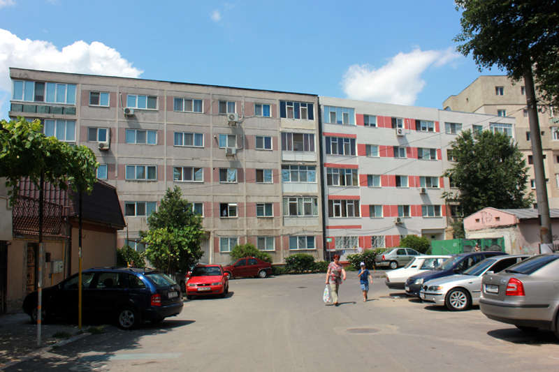 Canicula a amețit prețurile apartamentelor din Constanța - blocuri1-1377005745.jpg