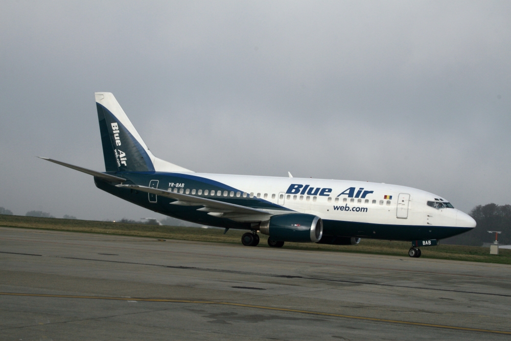 Compania aeriană low-cost Blue Air a fost scoasă la vânzare - blue-1365686180.jpg