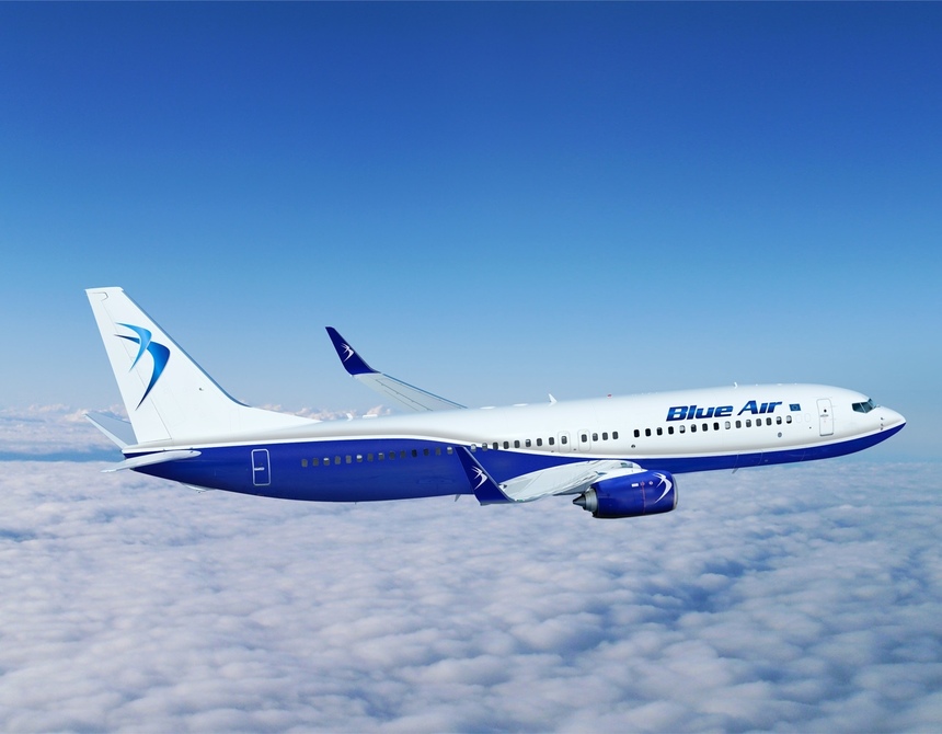 Alertă pe aeroport! Aterizare cu probleme pentru o cursă Blue Air - blueairboeing737800-1570609739.jpg