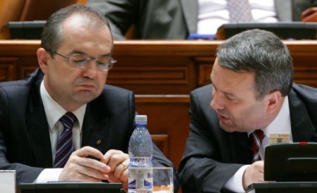 Boc a discutat cu Ialomițianu limitele de cheltuieli la ministere pentru proiectul de buget 2012 - boc-1313698838.jpg
