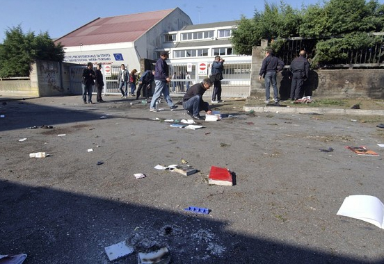 Atentat cu bombă lângă o școală din Italia soldată cu un mort și 7 răniți - bomb-1337418659.jpg