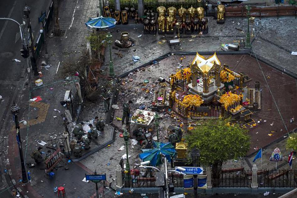 Doi suspecți în atentatul de la Bangkok s-au predat - bomba-1440082259.jpg