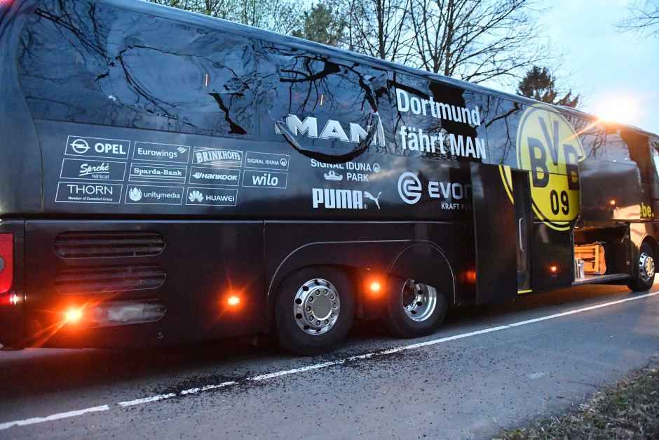 Un bărbat a recunoscut că este autorul atacului cu bombă asupra autocarului echipei Borussia Dortmund - borrus-1515411799.jpg
