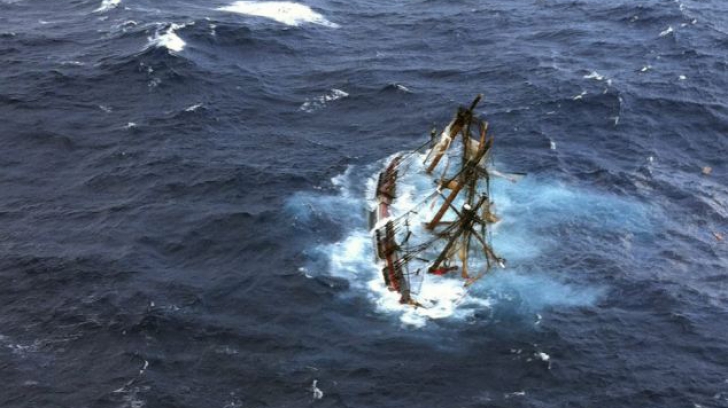 Navă scufundată de uraganul Sandy. Căpitanul a fost luat de ape - bounty46252000-1351590975.jpg