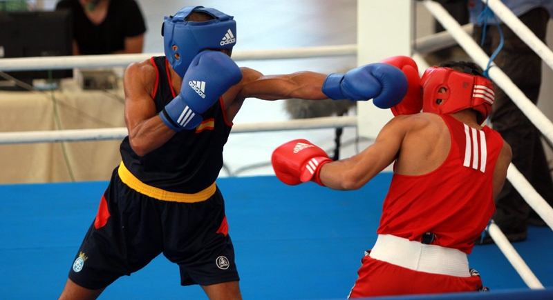 Boxerii au luptat la mall pentru Cupa Mării Negre - boxerii-1405100680.jpg