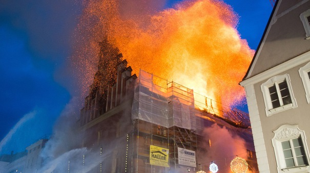 Reacția președintelui Iohannis după ce o clădire cu români a fost incendiată în Germania - brandstraubing110vimg169xld31c35-1512149519.jpg