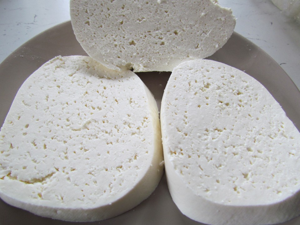 Alerta Comisiei Europene care viza brânza din România a fost modificată - branza-1458740379.jpg