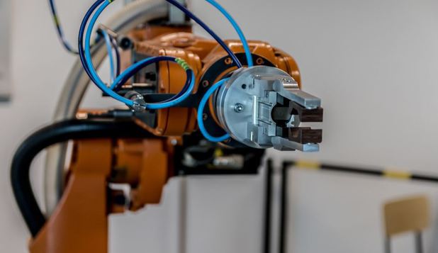A fost creat primul braț robotic care poate fi controlat fără ajutorul unui implant cerebral - bratroboticpixabaydescopera-1561635050.jpg