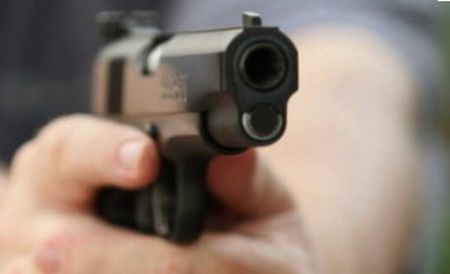 Pistolarul care a tras cu arma în Mamaia va fi dus la arestare - bucurestisoferulpistolarcarearan-1354875433.jpg