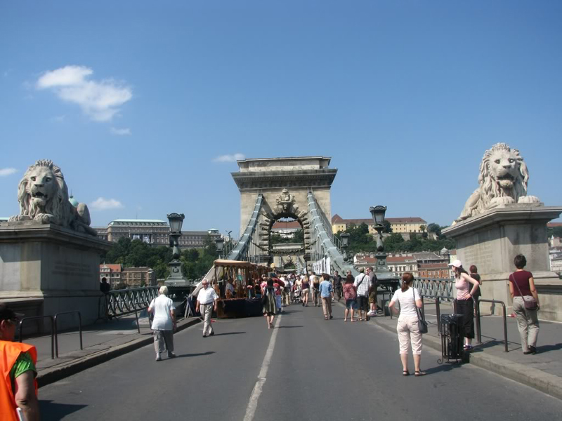 Zeci de motive pentru care merită să vizitezi Budapesta - budapesta-1331915880.jpg