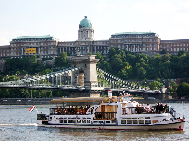 Alertă la Budapesta: bombă americană de jumătate de tonă, găsită în Dunăre - budapesta-1350655268.jpg