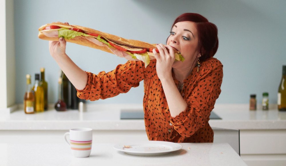 Nu mai exagerați cu mâncarea! Bulimia vă poate pune în pericol viața - bulimia-1678112497.jpeg