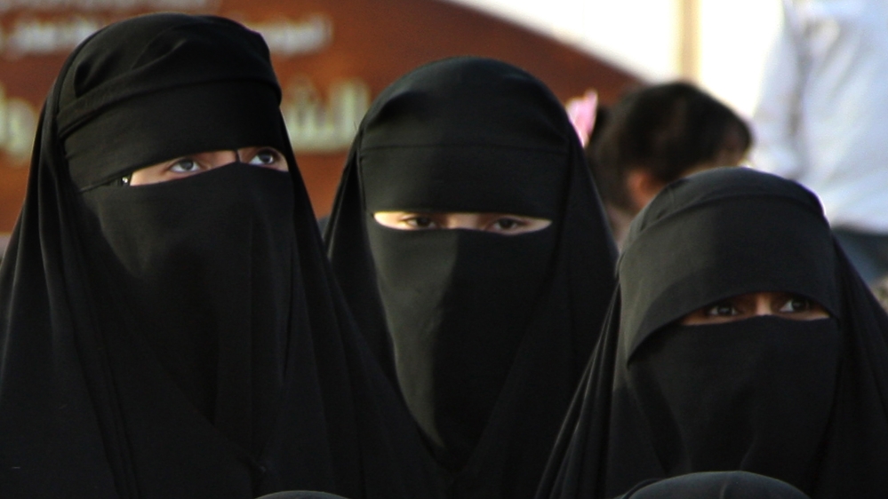 Niqabul și burka, complet interzise din august în grădinițele din Norvegia - burca-1532964596.jpg
