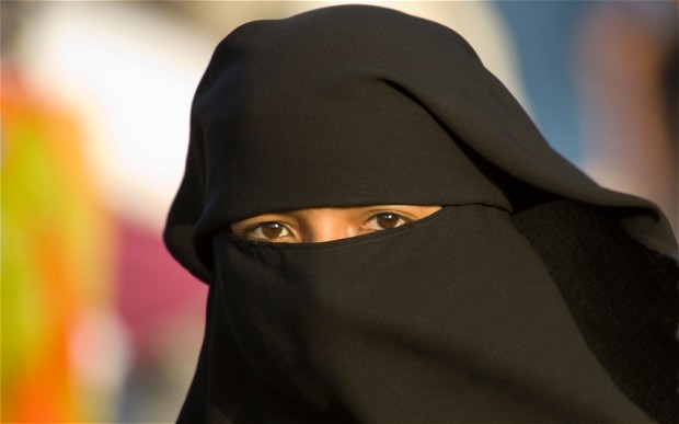 Profesoara americană înjunghiată mortal la Abu Dhabi este de origine română - burka2679987b-1417683281.jpg