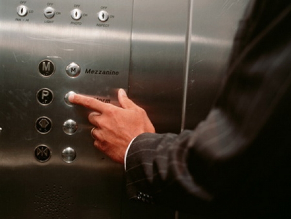 Butoanele de la lift, mai infecte decât colacul unui WC public - butoanelift-1346701648.jpg