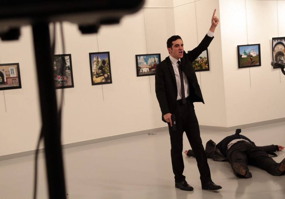 Rusia califică uciderea ambasadorului rus la Ankara drept atac terorist - c0dddh8xeaakpzi1482167146-1482173632.jpg