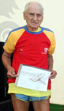 Aleargă de 75 de ani - profesorul Traian Petcu, sărbătorit pentru o viață dedicată atletismului - c79064de09fa06c44fd35fd23fd1bcb8.jpg