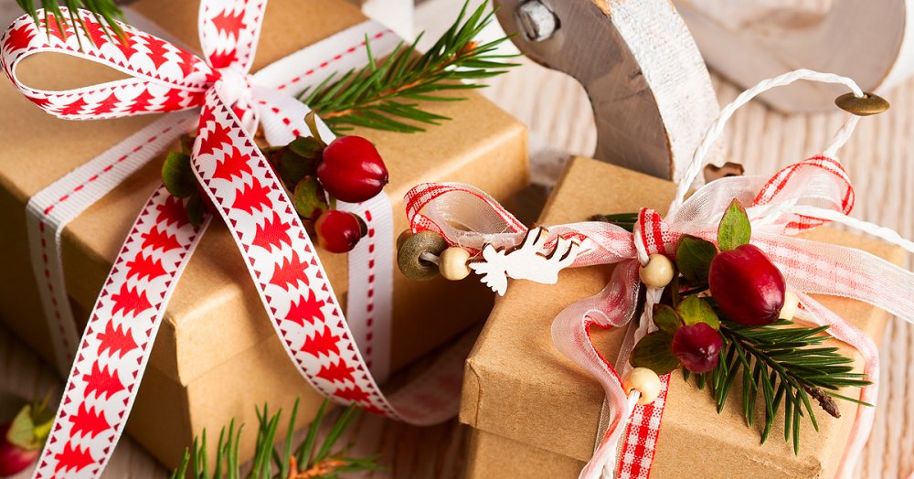 Cadouri și brad de Crăciun pentru micuții internați în Spitalul Medgidia - cadouri-1576798637.jpg